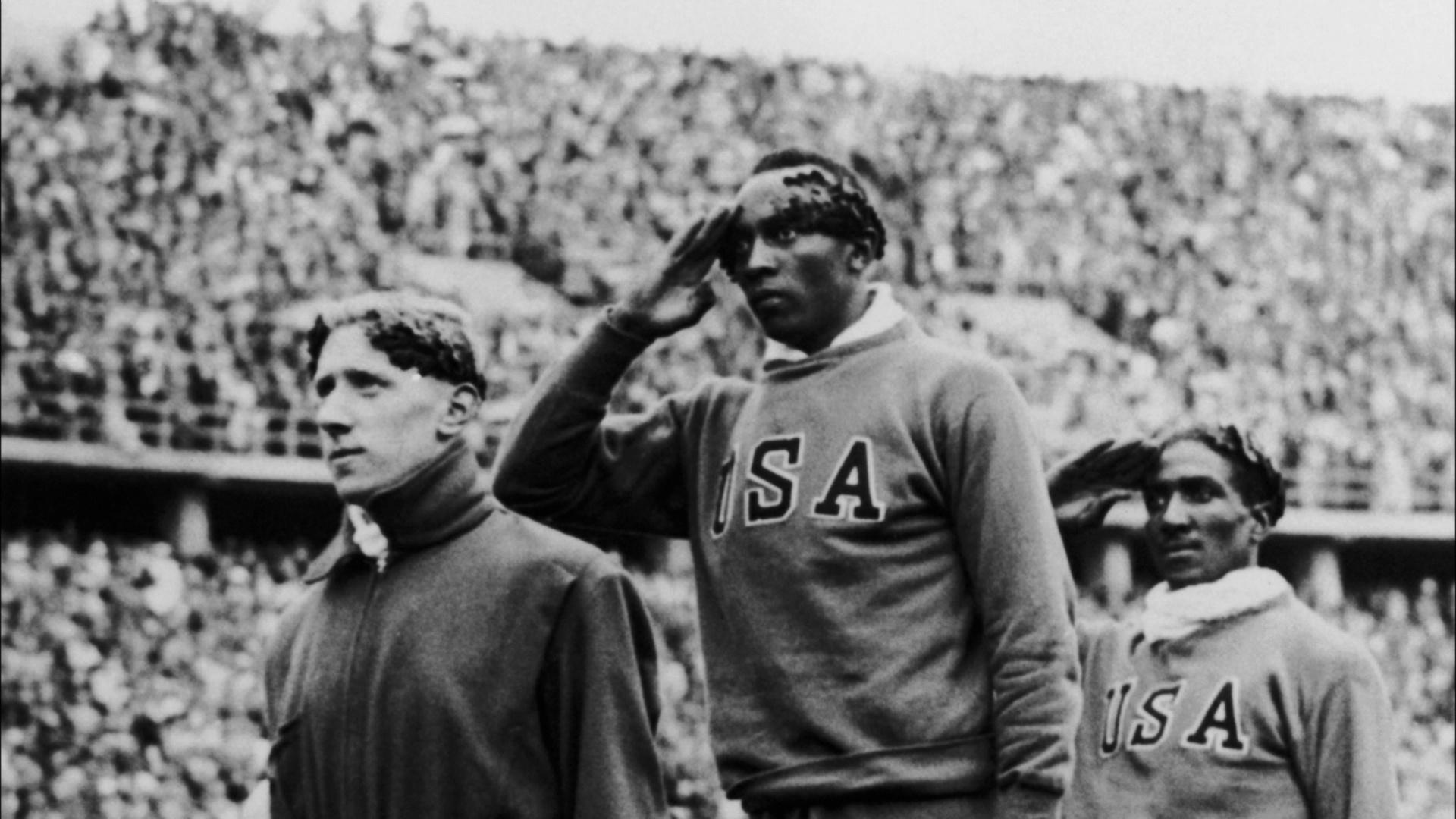 Jesse Owens aux JO de Berlin 1936 : Quand un athlète noir défia le mythe aryen d’Hitler
