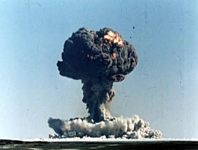 Champignon atomique du premier essai nucléaire chinois au Lop Nor en 1964