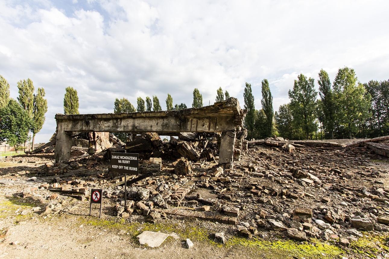 File:Auschwitz-Birkenau Crematorium - ruins.jpg - Wikimedia Commons