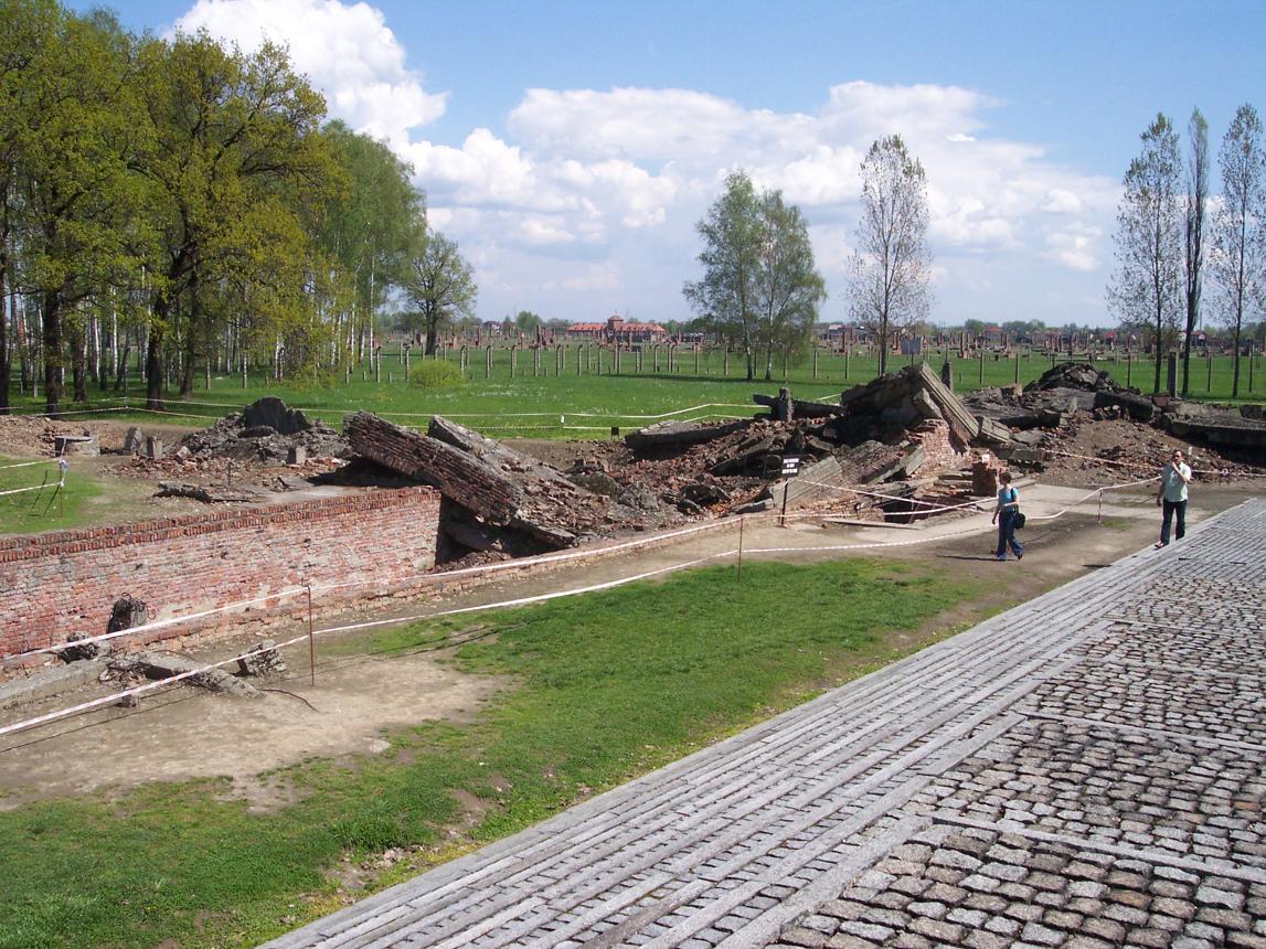 File:Ruin of Crematorium III in Auschwitz II (Birkenau).jpg - Wikimedia Commons