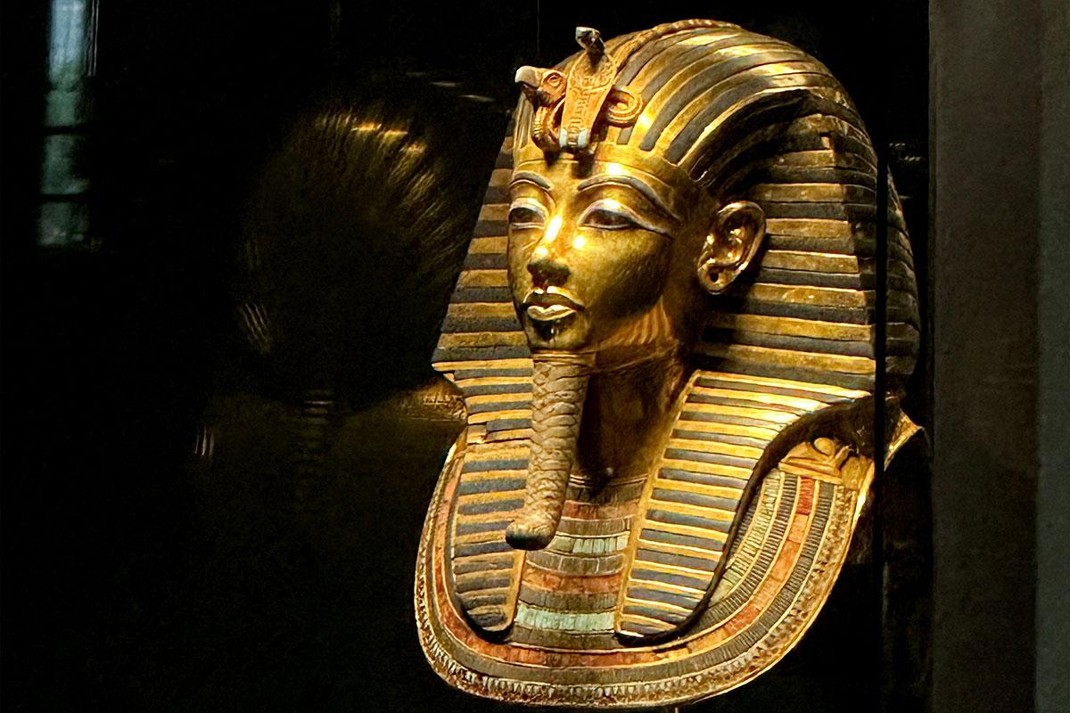 PHOTO GALLERY: Visitors fascinated by statues at Tahrir's Egyptian Museum - Multimedia - Ahram Online