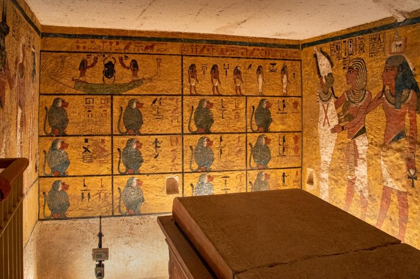 A broader view of the Burial Chamber of King Tutankhamun’s tomb and the wall paintings, KV 62 (Tomb), Valley of the Kings, Thebes (Luxor), Egypt | Where in the world is Riccardo?