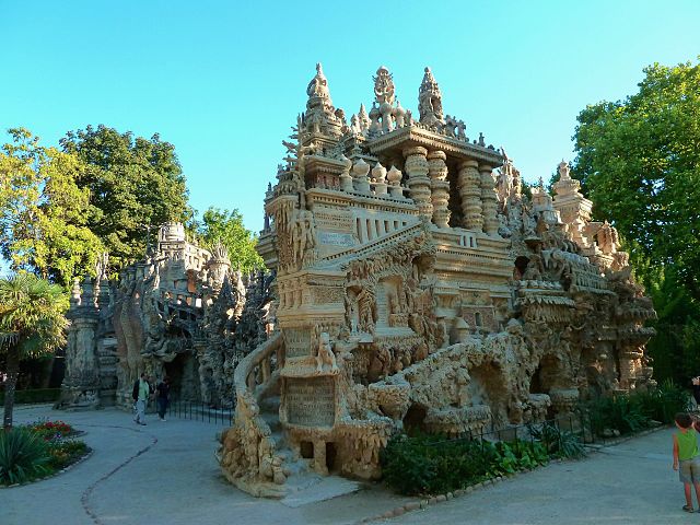 
Le Facteur Cheval et son Palais Idéal : Une Œuvre Hors du Temps
