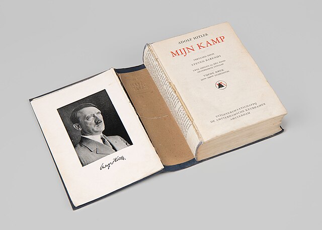 18 juillet 1925 : Adolf Hitler publie « Mein Kampf »