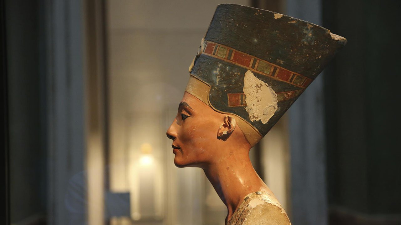 7 Décembre 1912 : La Découverte Spectaculaire du Buste de Néfertiti